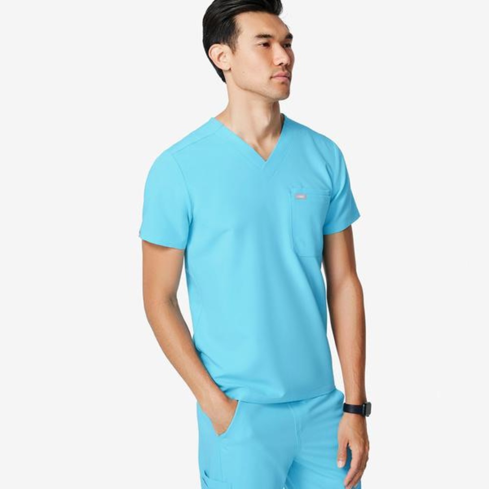 NWT FIGS Men’s Chisec Three-Pocket Scrup Top